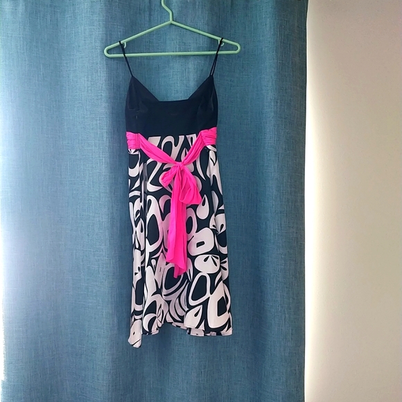 Le Chateau spaghetti-strap sundress - Picture 2 of 7